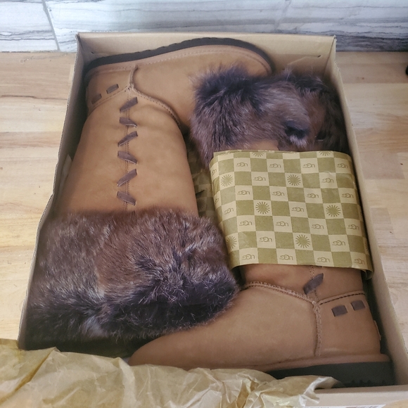 VINTAGE HARD TO FIND!! Super Cute Warm & Cozy Woman's Uggs - Picture 4 of 4